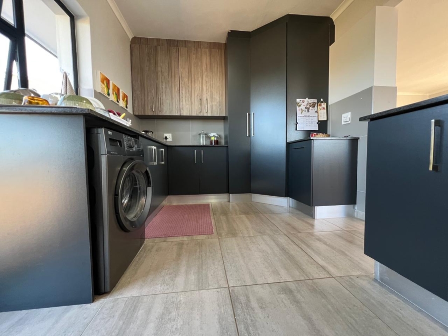 9 Bedroom Property for Sale in Jeffreys Bay Central Eastern Cape